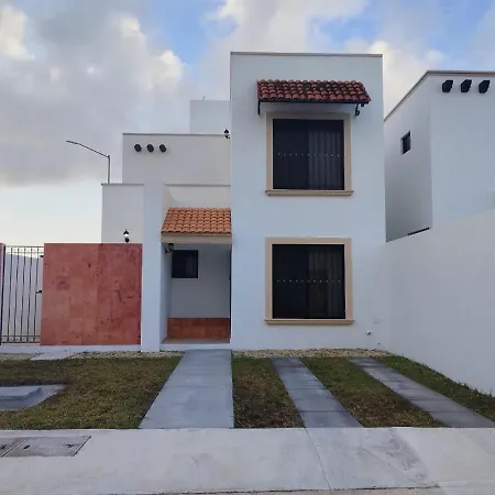 Hermosa Casa A 15 Minutos Del Aeropueto De Cancun En Exclusivo Fraccionamiento Residencial